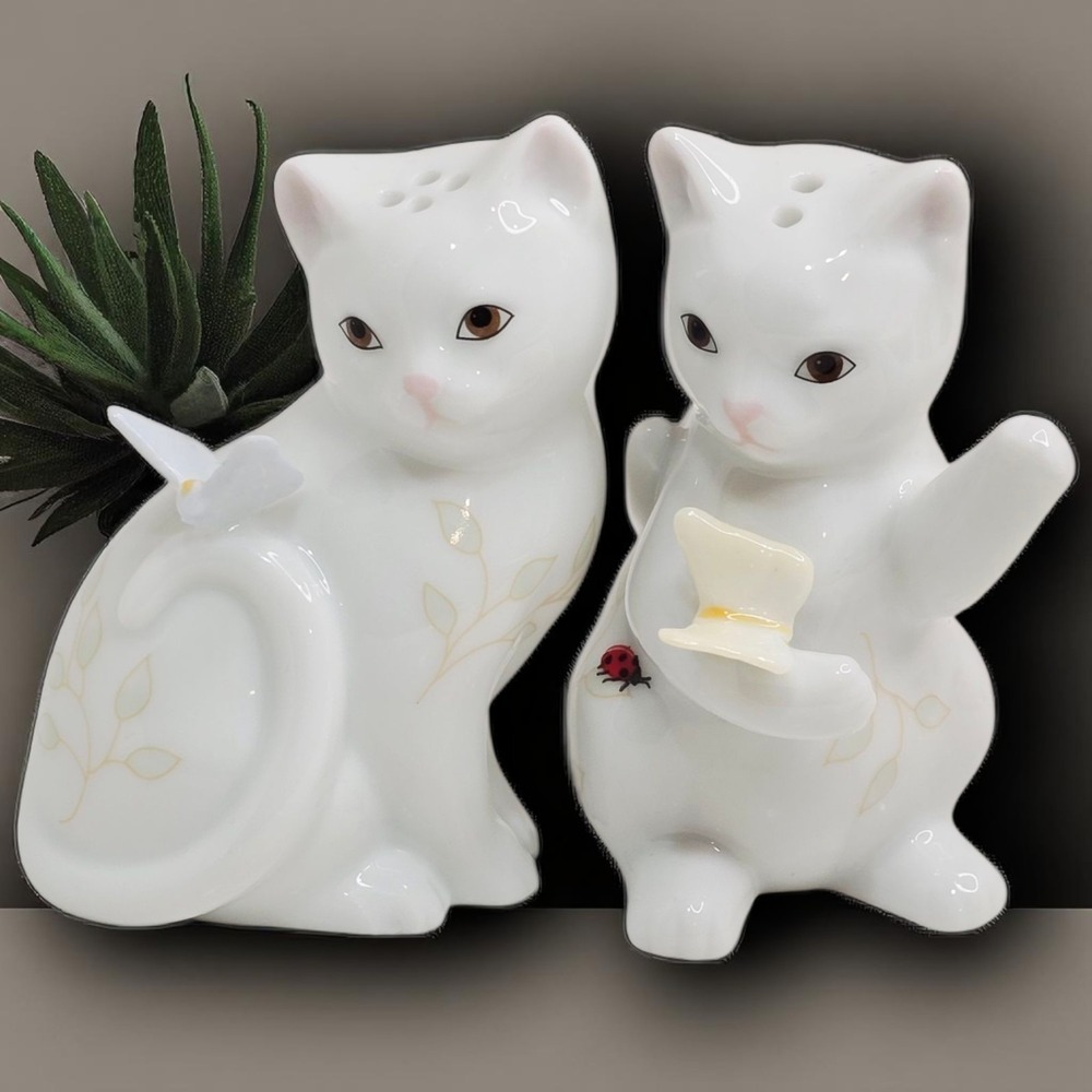 LENOX PORCELAIN  SALT‎ & PEPPER SHAKERS SET CATS WITH BUTTRFLY